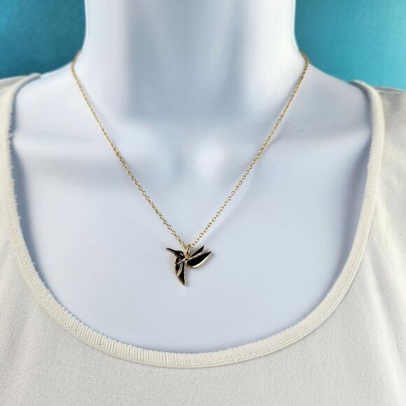🔹️NWT Gold Toned Hummingbird Pendant Necklace - Picture 1 of 6